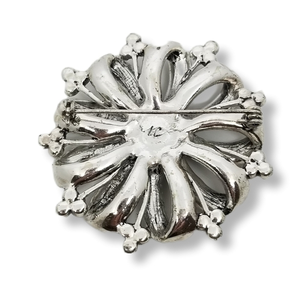 LIZ CLAIBORNE VINTAGE SILVERTONE WITH FAUX PEARLS & CRYSTALS STATEMENT BROOCH - Picture 4 of 4